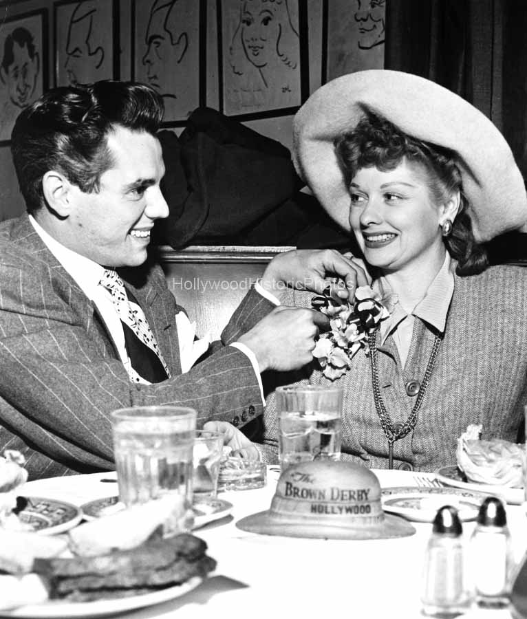 Lucy & Desi 1952.jpg
